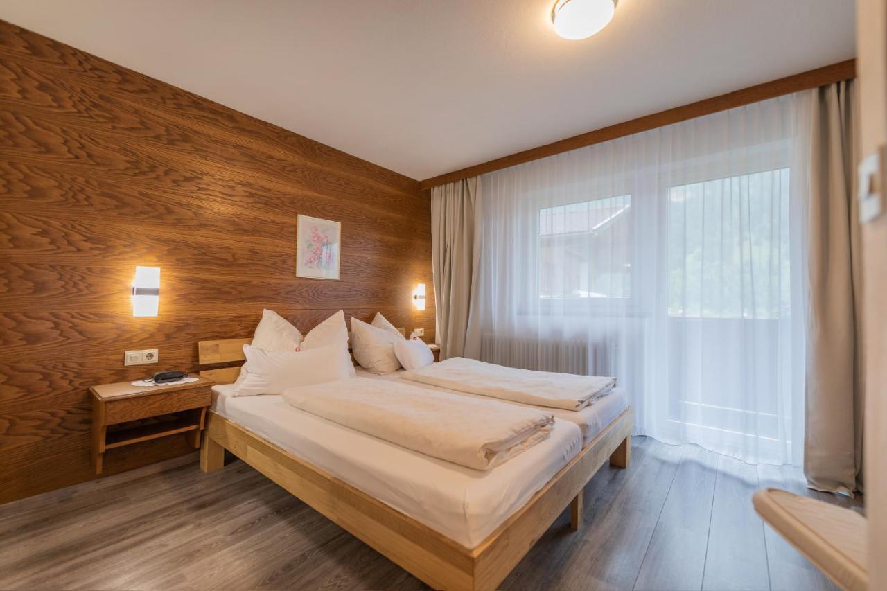 Pension Steinadler Neustift im Stubaital Exterior photo